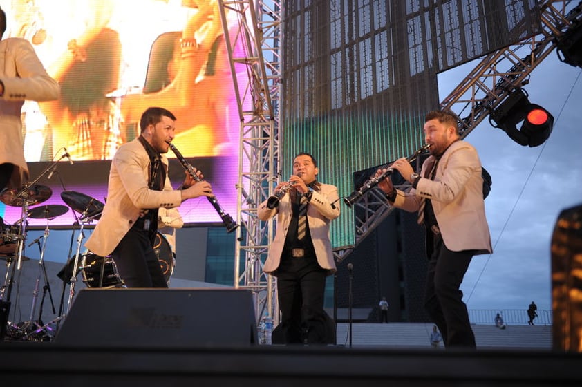 Sus músicos demostraron que la manera en que unen la tuba, el clarinete, el trombón y las congas es una de las tantas razones por las que se han vuelto "La Madre de todas las bandas".