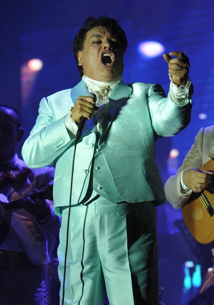 Juan Gabriel advirtió al respetable que sería una velada extensa.