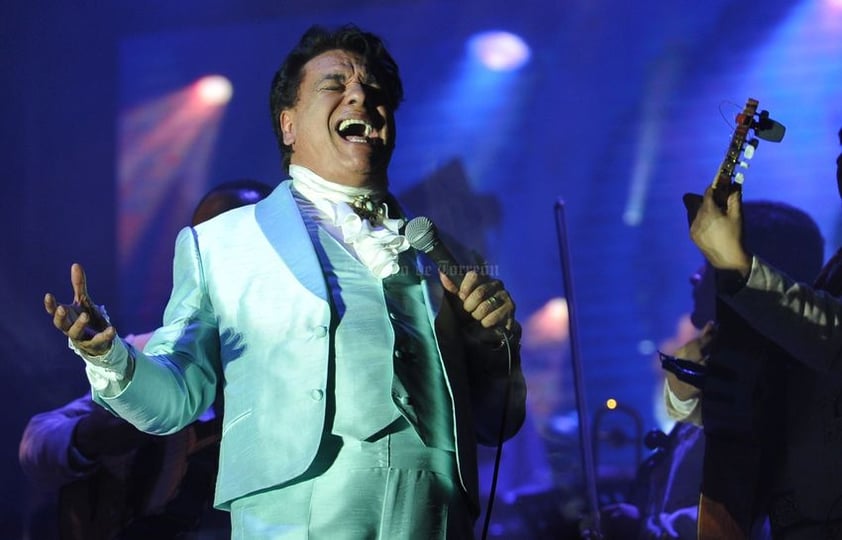 A miles de laguneros les nació del corazón decirle a Juan Gabriel que es su vida.