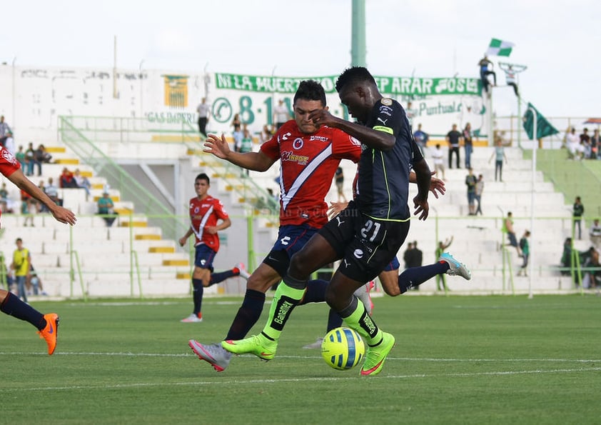 Al minuto 75, Djaniny Tavarez tomó el esférico por la banda de la izquierda.