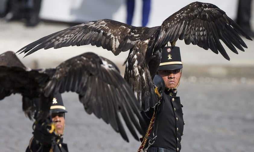 Los cadetes estuvieron acompañados de seis águilas imperiales.