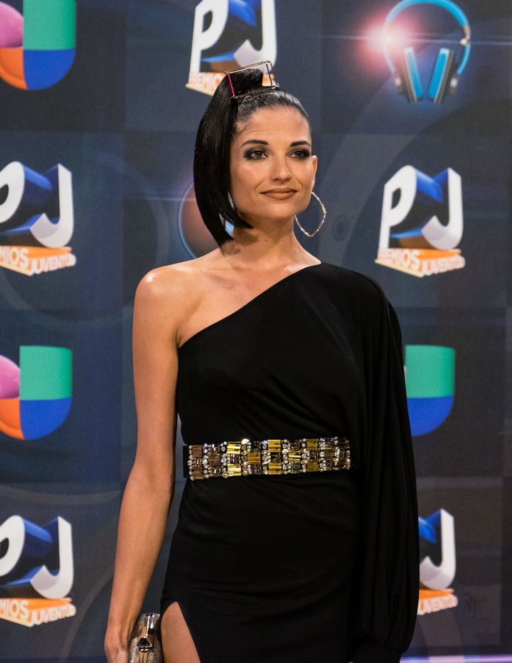 Natalia Jiménez a su paso por la alfombra.