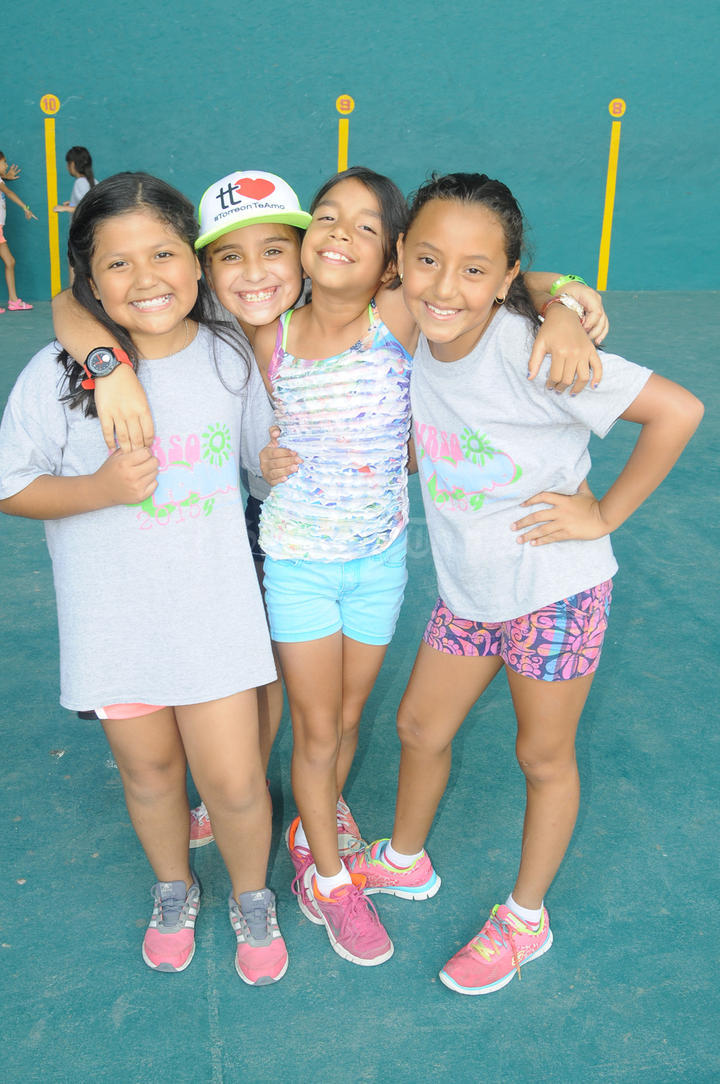 09082015 EN SU CURSO DE VERANO.  María Fernanda, Ivanna, Mía y Renata.