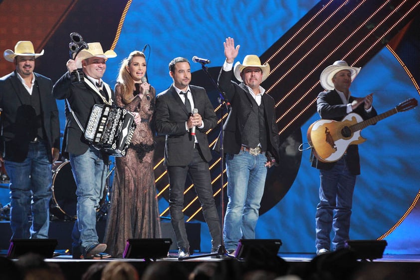 La cuarta edición de los premios Bandamax se celebró en el Palacio de los Deportes con una gran variedad de artistas.