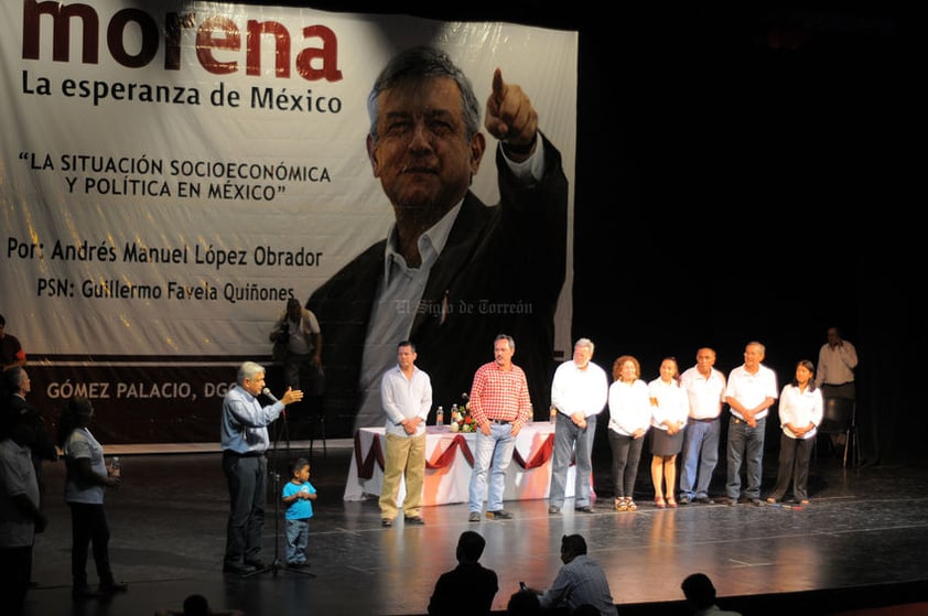 López Obrador, descartó que a consecuencia del mal gobierno de Enrique Peña Nieto, pueda darse un estallido social ya que la gente lo que quiere es un cambio por la vía pacífica, "estamos luchando para que haya un cambio, para que haya una transformación, porque mientras estén el PRI y el PAN no hay ninguna esperanza.