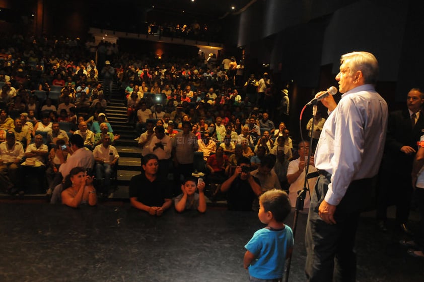 Andrés Manuel López Obrador regresó a La Laguna para hablar con simpatizantes de Morena.