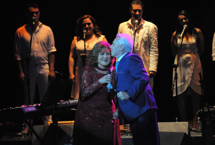 Dentro se su gira denominada "La pareja de oro", Angélica María y Enrique Guzmán, casi abarrotaron el Teatro Nazas, algo que también habían logrado en el Distrito Federal y Monterrey.