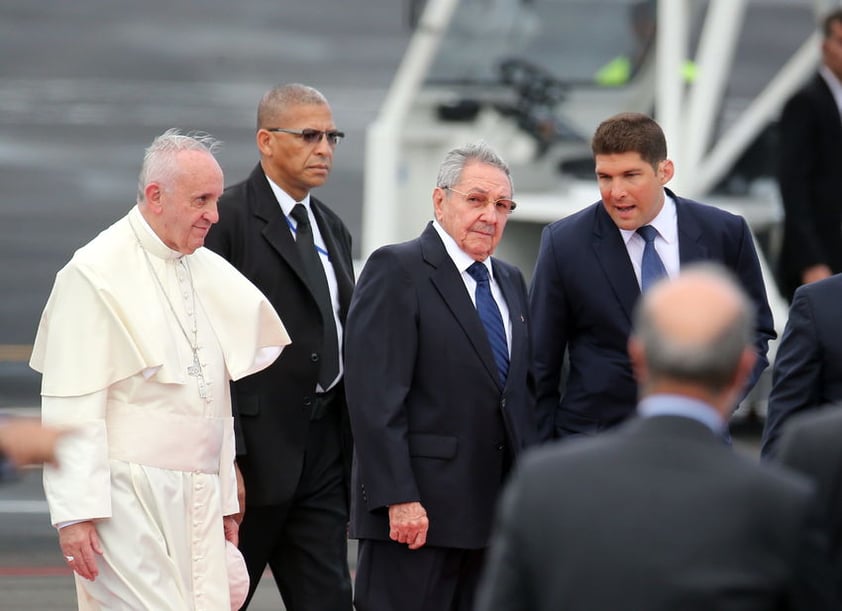 El presidente de Cuba, Raúl Castro, recibió al líder católico.