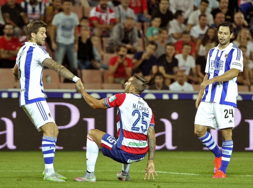 La Real comenzó a dominar el partido.