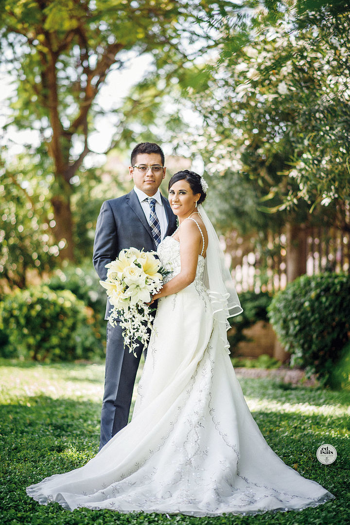 En la Iglesia de La Inmaculada Concepción contrajeron matrimonio C.D. María del Rocío
Macías Reyes e Ing. Sergio Arturo Luna Coronado el ocho de agosto de 2015. Presentes estuvieron sus padres, Ing. Arturo Luna Rivera y Juana María Coronado López; Dr. Felipe de Jesús Macías Domínguez y T.S. María de los Ángeles Reyes Gutiérrez.- Ed Isaís Fotografía