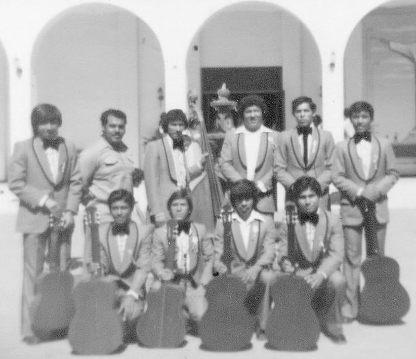 Rondalla Ex PVC, Generación 1978-1980. De pie: Gerardo, Profr. Juan Simón Reyes (f), Fernando Franco, Jesús Rodríguez, Melchor Rodríguez y Efrén. Sentados: Daniel Duarte, Gerardo y Manuel Mena.