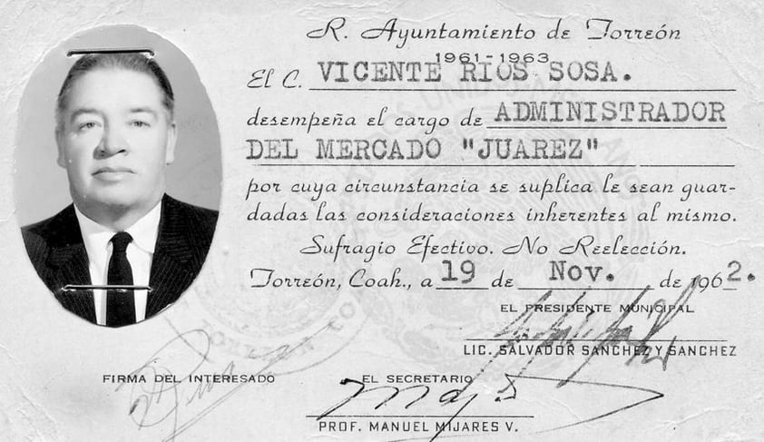 Sr. Vicente Ríos Sosa, en 1962, desempeñando el cargo de administrador
del Mercado Juárez, siendo el presidente el Lic. Salvador
Sánchez y Sánchez.