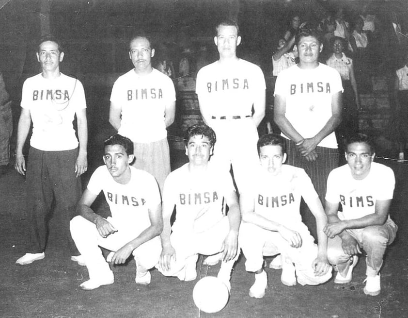 Equipo de Volibol del Banco Industrial de Monterrey en 1953.