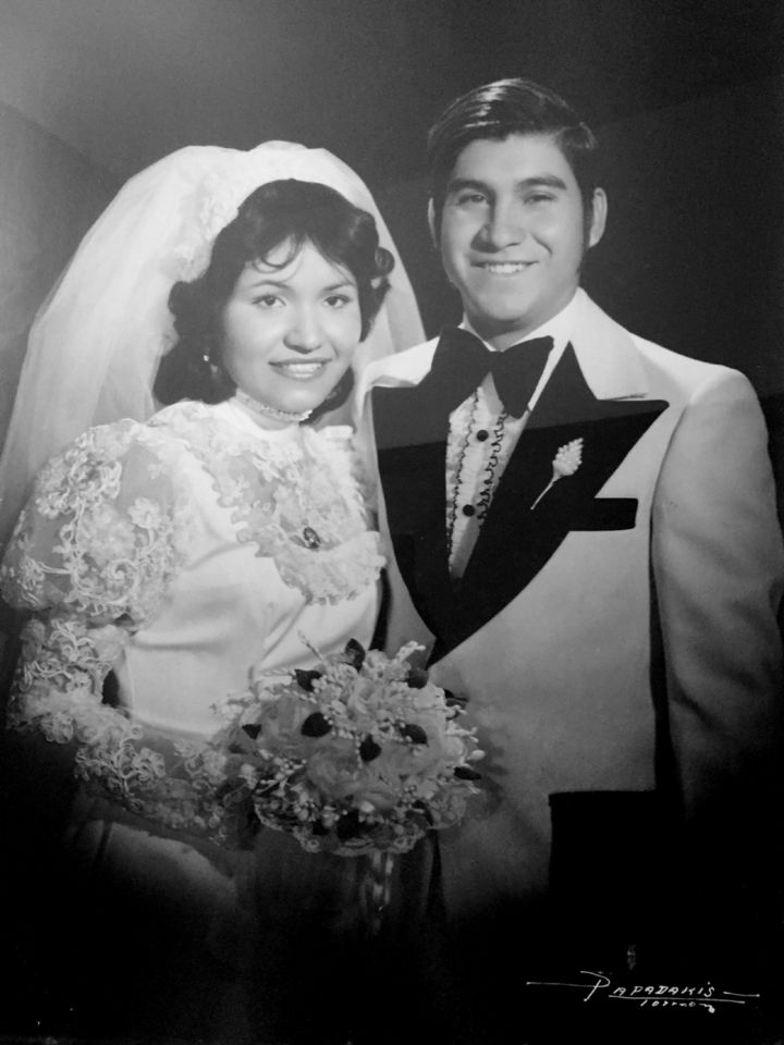 Juanita Guillermina Castañeda Tovar y Ricardo Morales Serrano llegaron al altar el 10 de octubre de 1976. Actualmente, celebraron 39 años de casados.