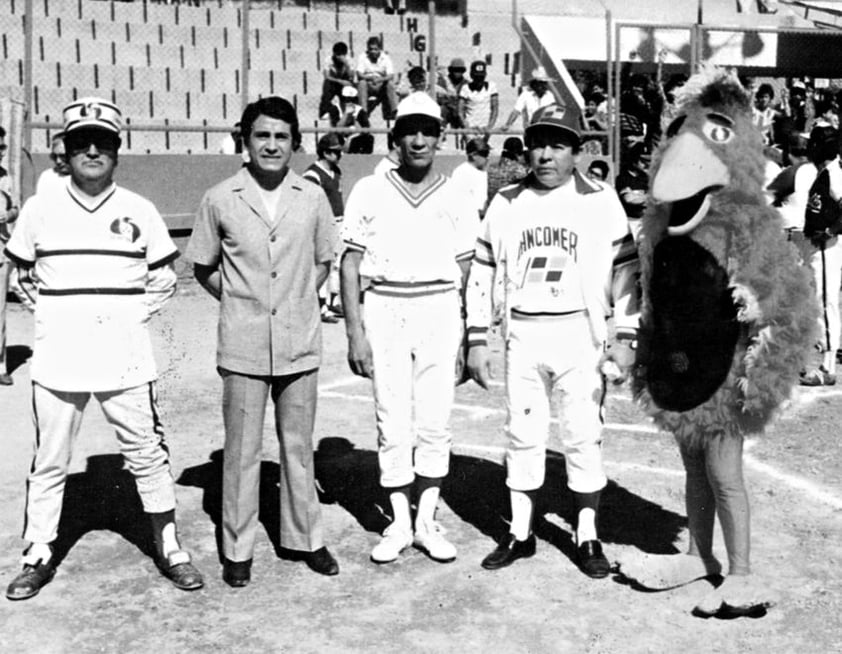 Inauguración de la liga de softbol, liga bancaria, en 1981.