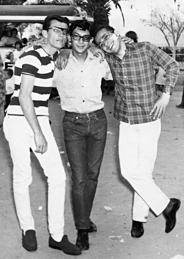 Expevecianos disfrutando de la amistad en el Bosque Venustiano Carranza: Juan Manuel López Reyes, Rafael Díaz de León y Raúl Charara Elías en 1967.