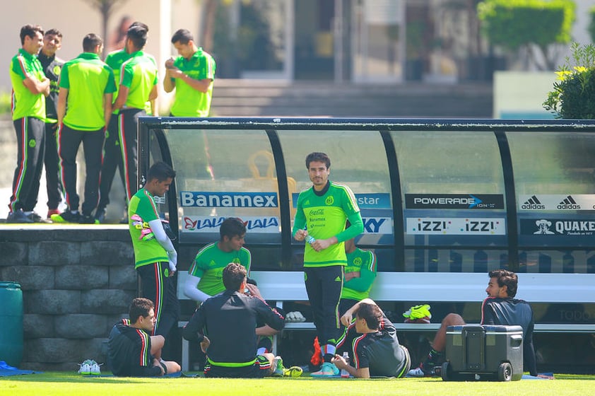 El Tricolor trabajará a doble sesión al menos hasta el miércoles, ya que el jueves pisará la cancha del Azteca para el juego ante los salvadoreños del día siguiente en el debut de Osorio.