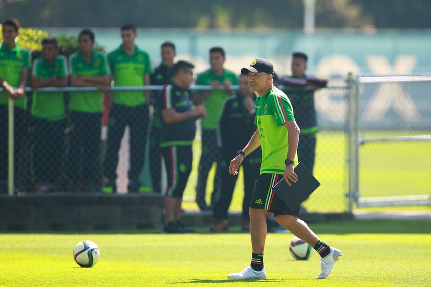 La Selección Mexicana abrió las puertas para los últimos momentos de su práctica matutina e inició así la era del nuevo timonel y también la preparación para el inicio de la eliminatoria mundialista.