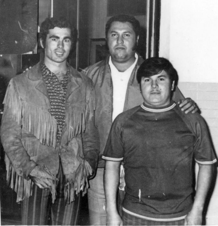 El torero español Francisco Rivera (f) con Raúl Zugasti Reyes y Jesús Ceballos García en 1974.