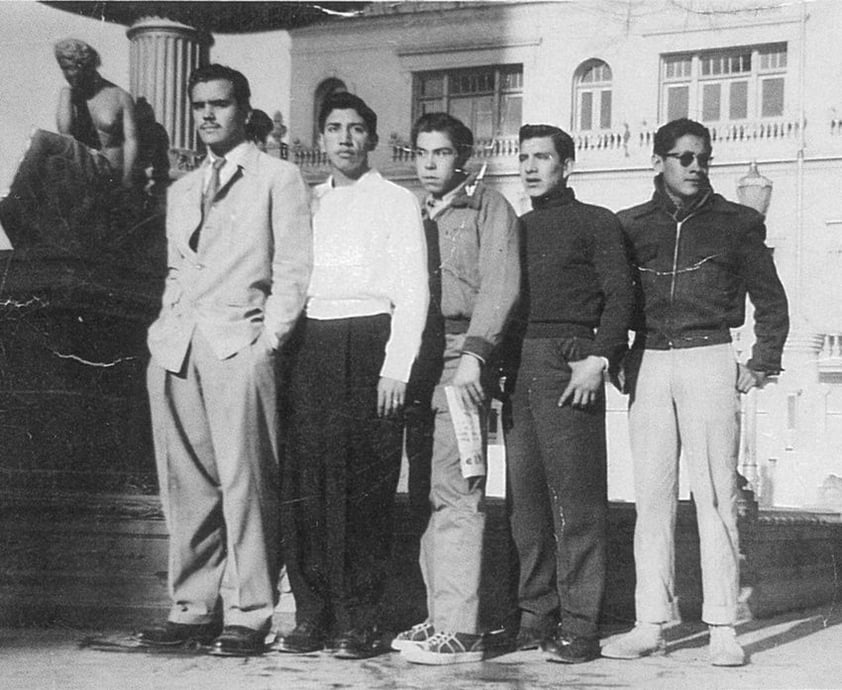 08112015 En competencia de basquetbol en Saltillo, Coah., integrantes del equipo de la secundaria nocturna XXVIII: Carlos Amador, Jorge ValdÃ©s, RubÃ©n, Claudio MartÃ­nez y Ulises MejÃ­a.