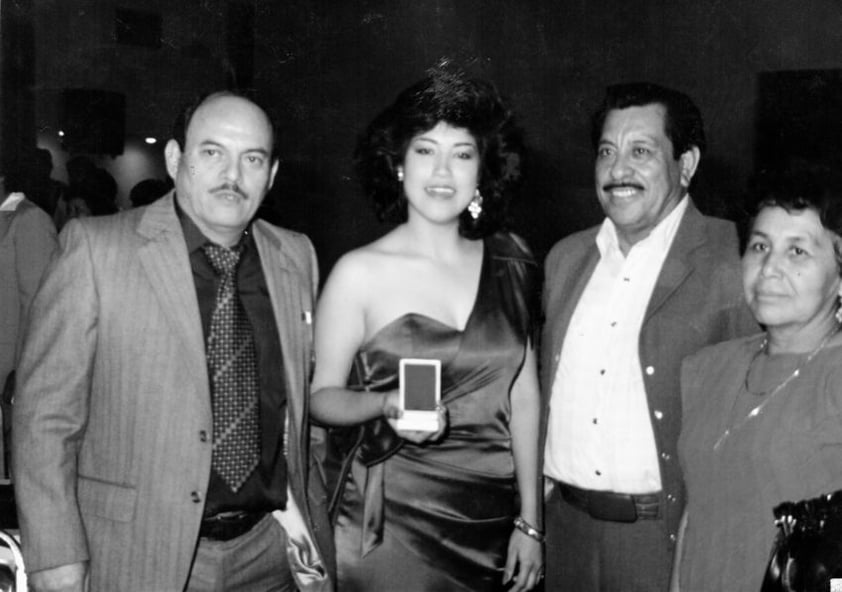 Miguel Salas Páez, Juanita Delgado, Felipe Miranda Bartres y Leonor Guajardo de Miranda en un certamen de belleza en 1982.