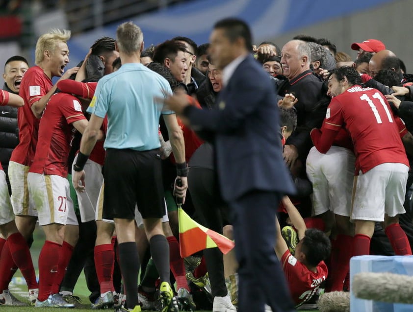 Scolari y su equipo festejó con gran jubilo el triunfo.