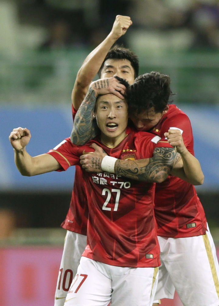 Zheng Long empató a los 80 minutos, conectando un pase de Gao Lin con el que batió al arquero del Club América, Moisés Muñoz, con un remate desde 15 metros.