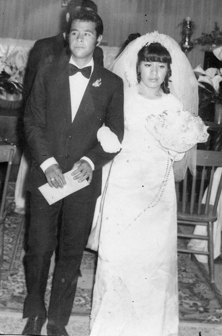 Víctor Manuel Hernández y Nicolasa Hernández Castro contrajeron nupcias el 26 de diciembre de 1970. Actualmente, celebraron su 45 aniversario de bodas.