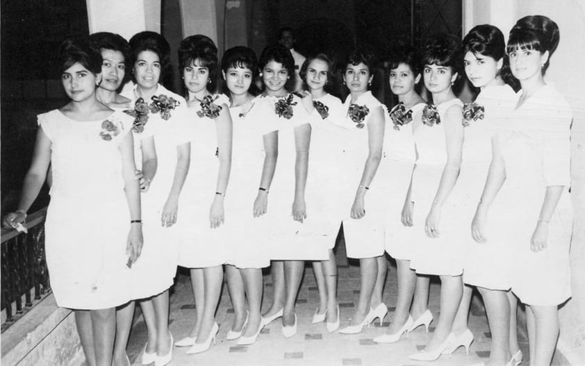 En un evento social el siete de agosto de 1965, las señoritas: Martha Ofelia Neave, Laura Emma Wong, Martha Ríos, Rosa María Palafox, Socorro Encinas, Lupe Morales, Martha Revueltas, Lupe Reyes, Angelina Flores Lozano, Graciela Reyes, Alia Yaver y Carmen Cruz Banda.