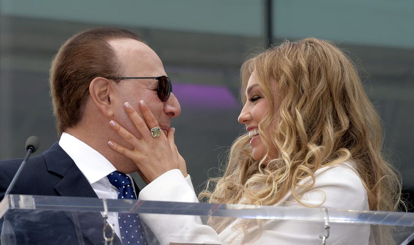 La boda de ensueño de Thalia y Tommy Mottola unió a una de las actrices más queridas de la televisión latinoamericana y a uno de los empresarios más reconocidos de Estados Unidos. Actualmente viven en Nueva York, tienen dos hijos y ambos ya cuentan con numerosas empresas que acrecentaron su fortuna.