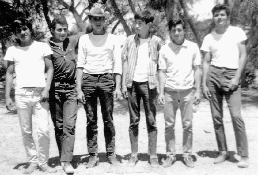 Amigos disfrutando de un día de campo en el Parque Raymundo hace algunas
décadas; René Madrid, Nicolás Jáuregui, Tomás Zamora, José Martínez,
Jesús Cavanzón y José de Jesús Ramírez.