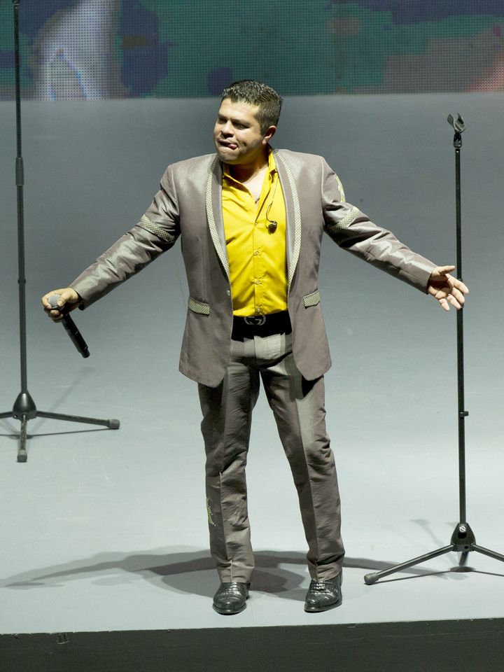 Este 2015 se fue uno de los grandes compositores mexicanos, es por eso que La Arrolladora entonó La derrota en homenaje a Joan Sebastian.