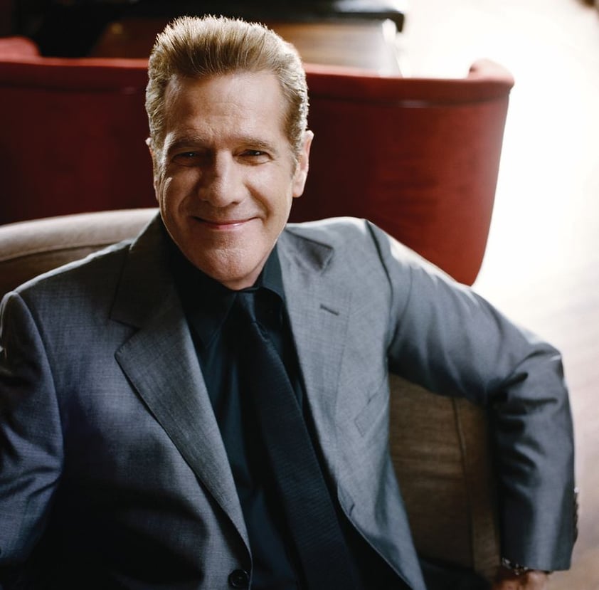 18 de enero. Glenn Frey | El músico estadounidense, uno de los fundadores de la banda de rock los Eagles, famosa por éxitos como Hotel California, murió a los 67 años y pereció por diversos males, incluyendo neumonía, artritis reumatoide y colitis ulcerosa aguda.