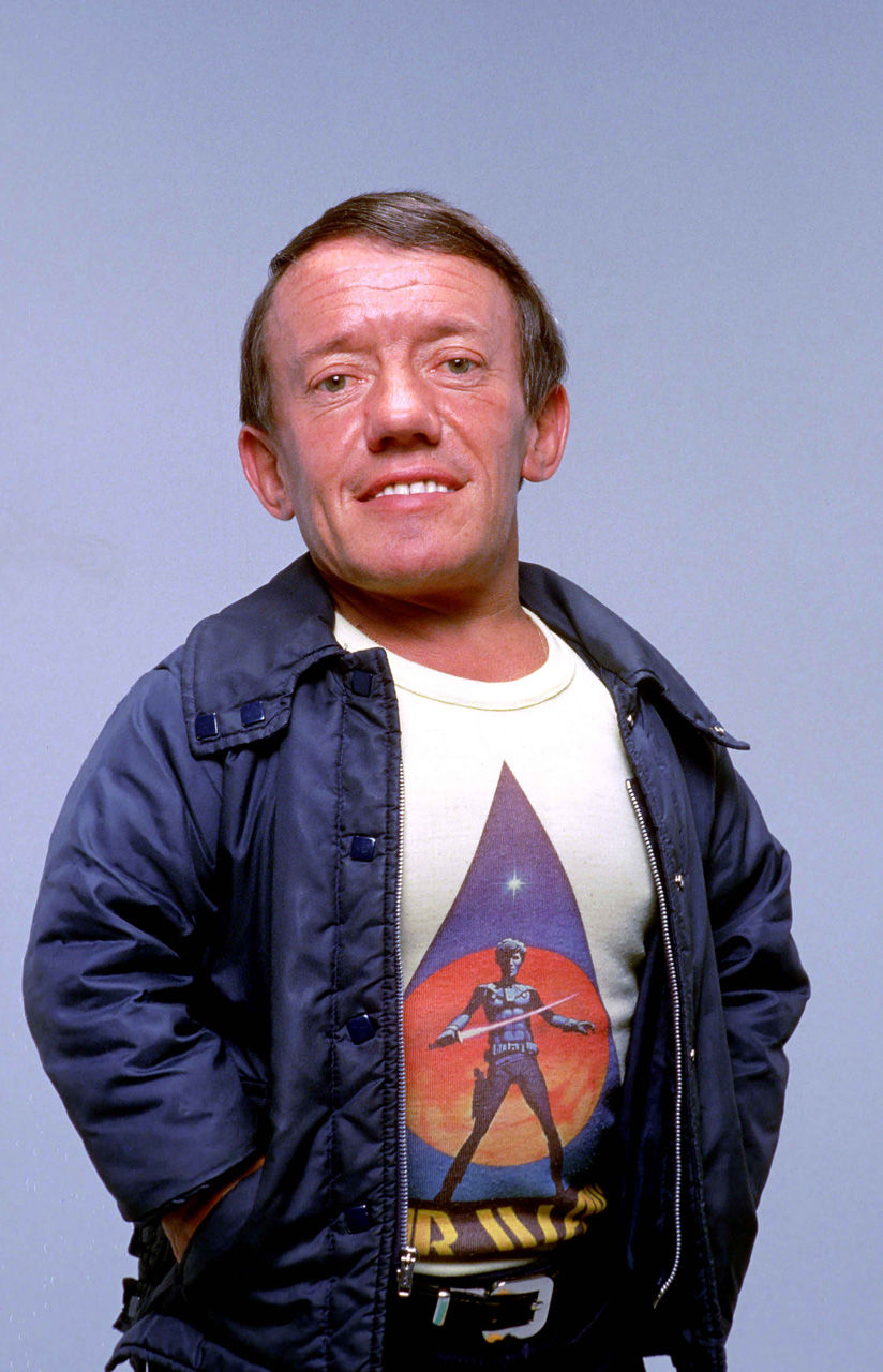 13 de agosto. Kenny Baker | El actor que le dio vida al icónico R2-D2 en la saga Star Wars, falleció a los 81 años tras una larga enfermedad.