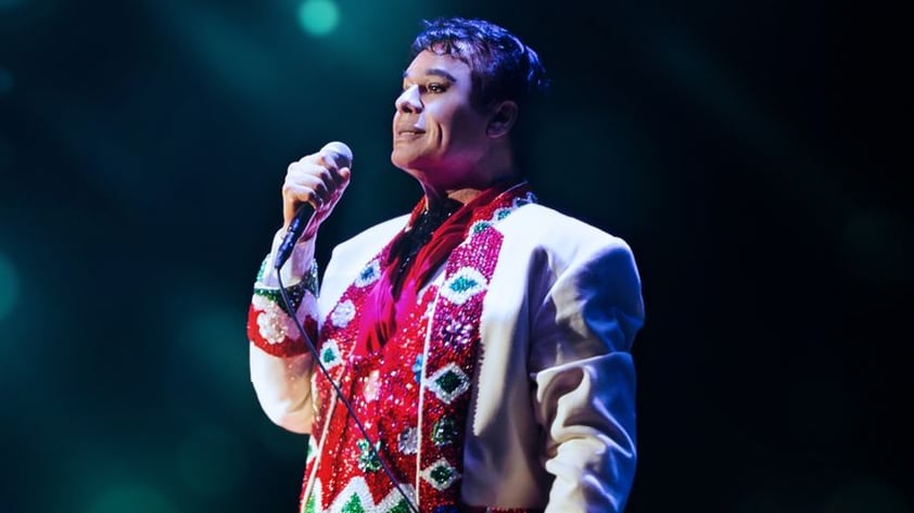 28 de agosto. Juan Gabriel | “El Divo de Juárez” falleció en Santa Mónica, California, a cause de un ataque cardíaco. Tenía 66 años.