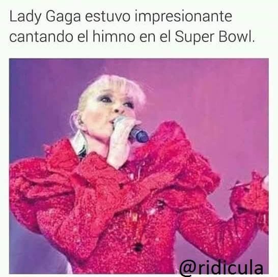 La actuación de Lady Gaga, quien interpretó el himno nacional de Estados Unidos, no se salvó de las críticas.