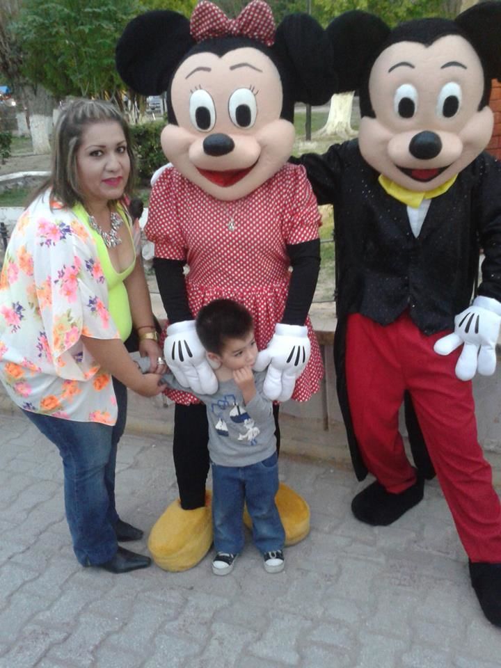 31032016 Alejandra con su hijo, Paquito.