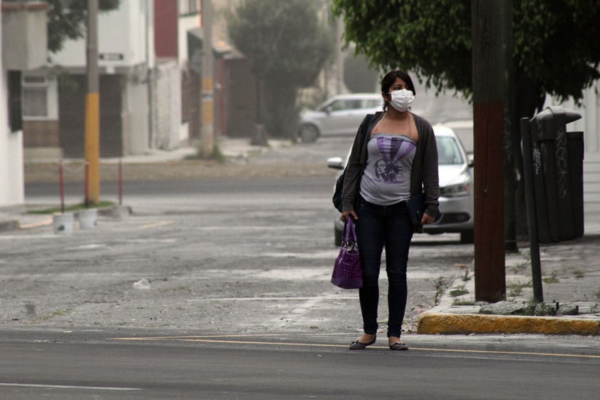 Habitantes tomaron sus precauciones para salir a la calle.