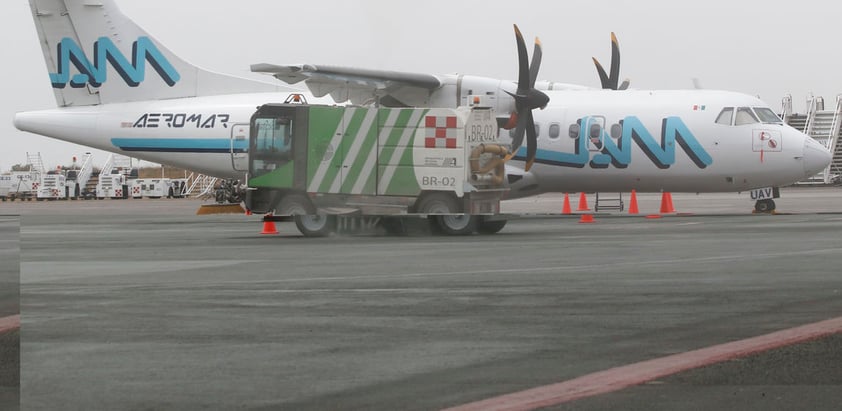 El aeropuerto de Puebla tuvo que suspender sus operaciones por la caída de ceniza.