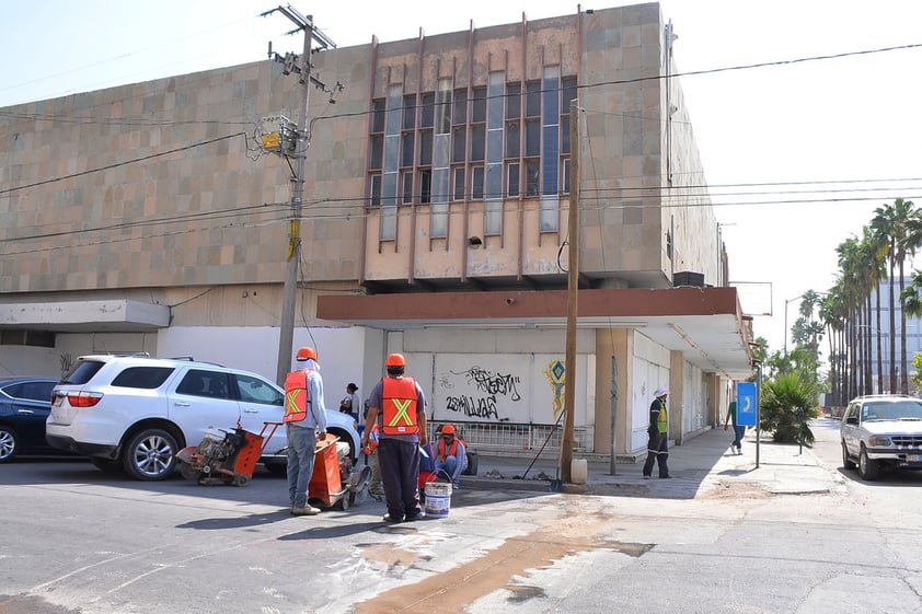 Trabajadores iniciaron con las obras del teleférico en el Centro de Torreón.