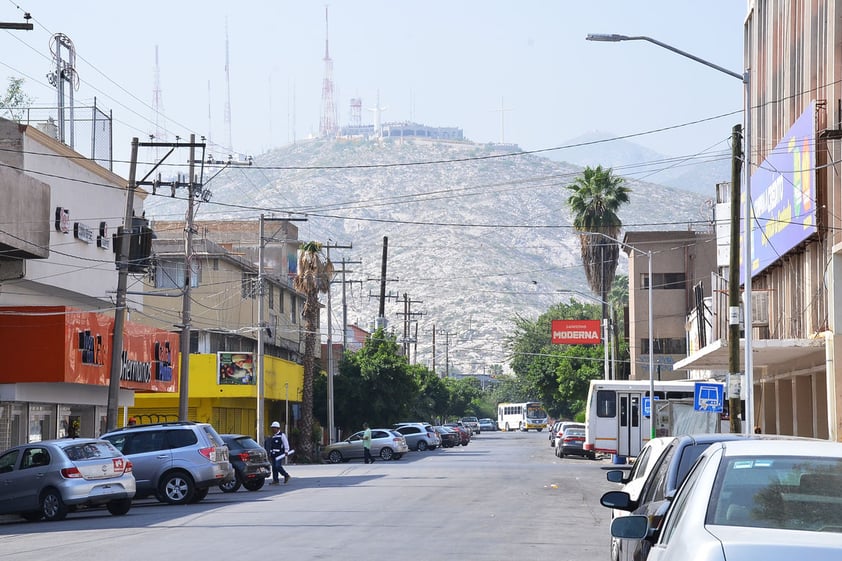 Dieron inicio los trabajos del teleférico de Torreón en tres frentes simultáneos: la estación Treviño, a la altura de la avenida Morelos; en la calle Treviño entre Juárez e Hidalgo, donde estará una de las pilonas, y la estación Cerro de las Noas.