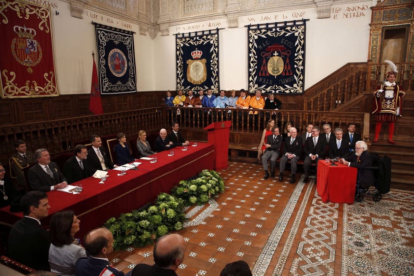 La ceremonia se realizó en el Paraninfo de la Universidad de Alcalá de Henares, al este de Madrid.