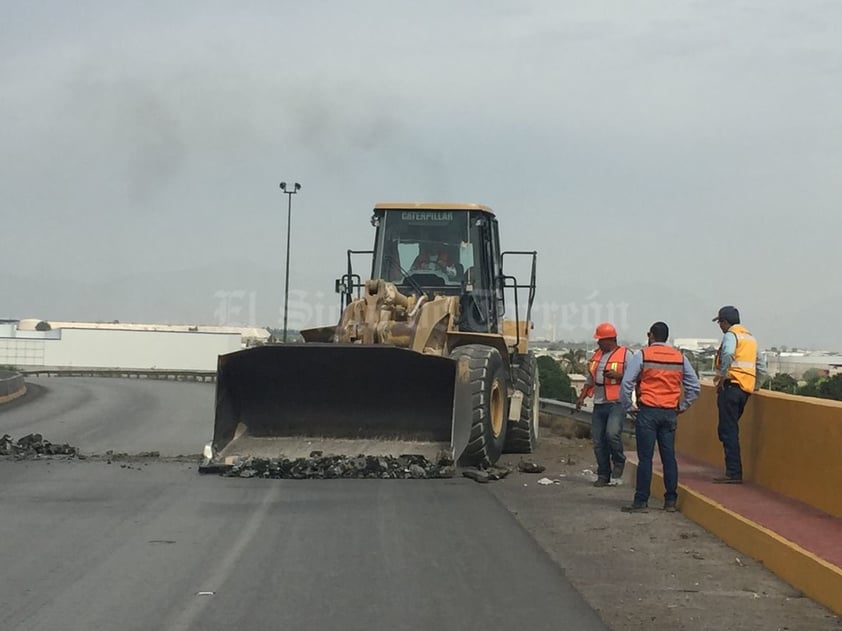 La otra empresa es JIMSA que trabaja con trascabos, grúas, camiones y todo lo relacionado con maquinaria pesada.