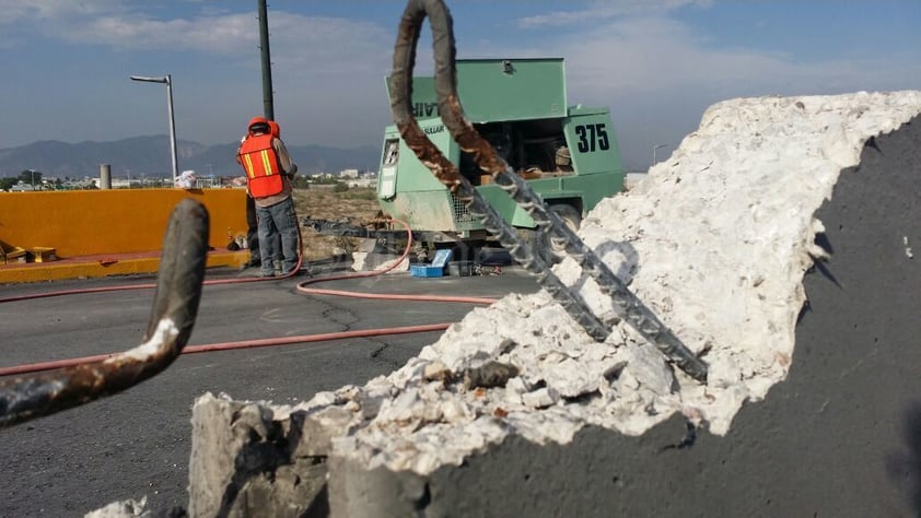 La falla es en los elementos metálicos y en la losa de concreto reforzado de la parte externa derecha (Durango-Saltillo), según el dictamen.