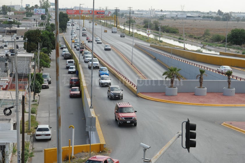 Automovilistas han tenido que tomar rutas alternas.