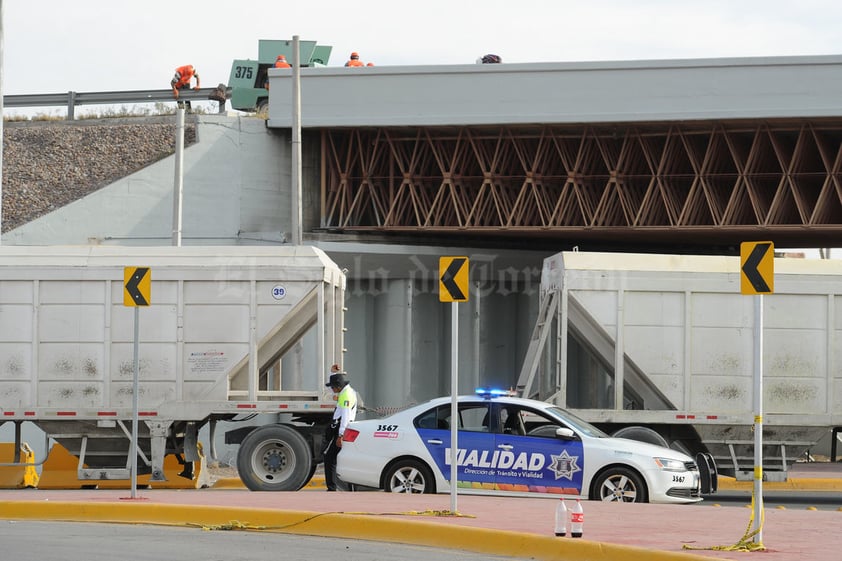 Jorge Jiménez Favela,director de Vialidad Municipal, indica que se mantendrán las rutas alternas igual hasta dentro de 10 días en que por avances de la obra se harán adecuaciones, en forma coordinada con Obras Públicas que hará algunos ajustes para hacer fluida la circulación.