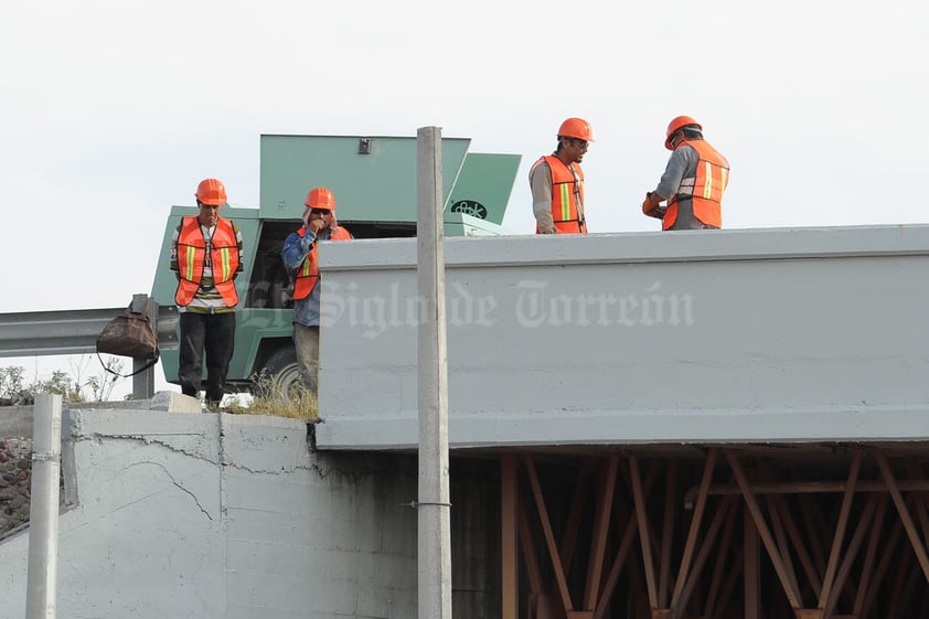 Trabajadores comenzaron con el retiro de la carpeta asfáltica.