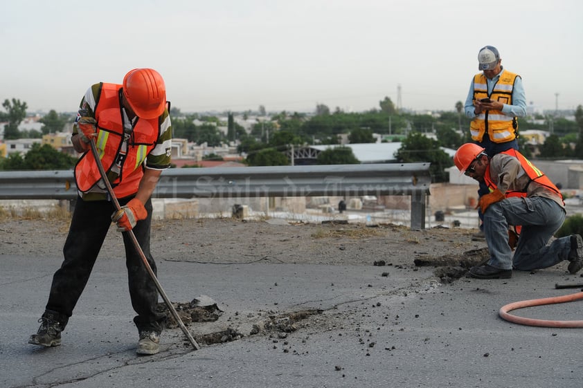 Estas labores durarán una semana y enseguida se empezará a retirar con equipo de martillos neumáticos demoledores la losa del lado norte por lo que los pedazos de escombro caerán hacia esa parte.