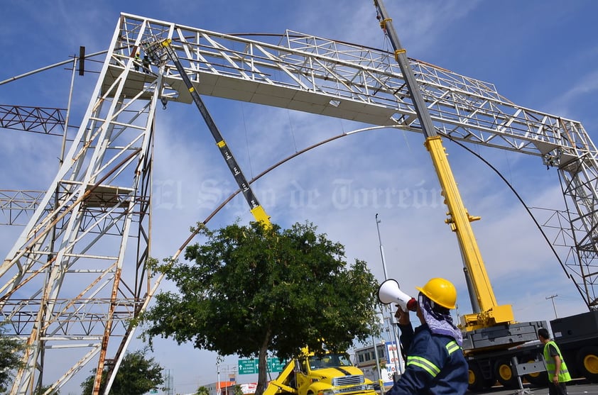 El monumento La Puerta de Torreón fue instalado durante la administración de Salomón Juan Marcos.