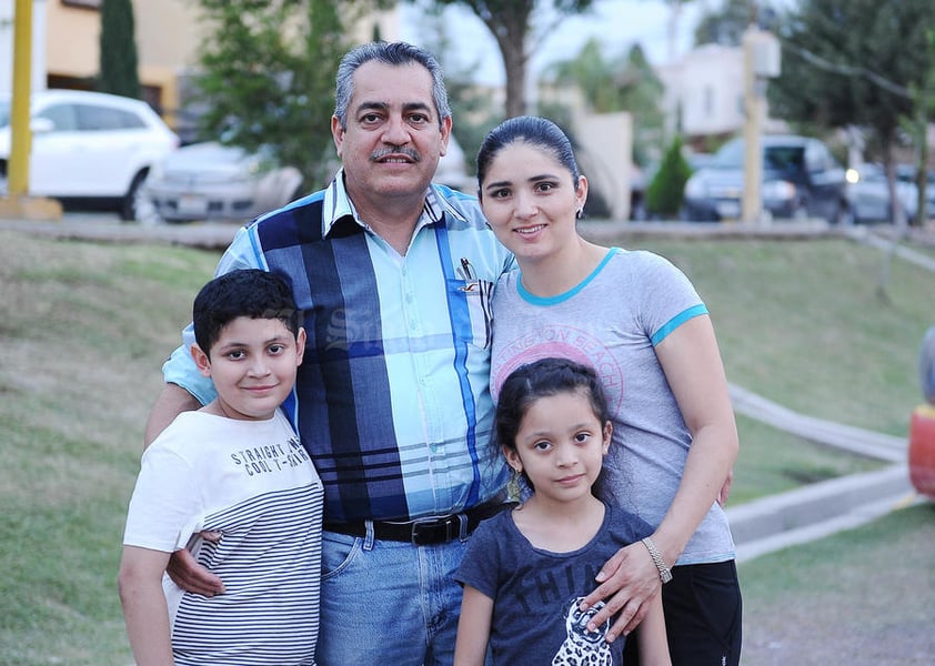 03052016 Alejandro, Magdalena, Alex y Valeria.